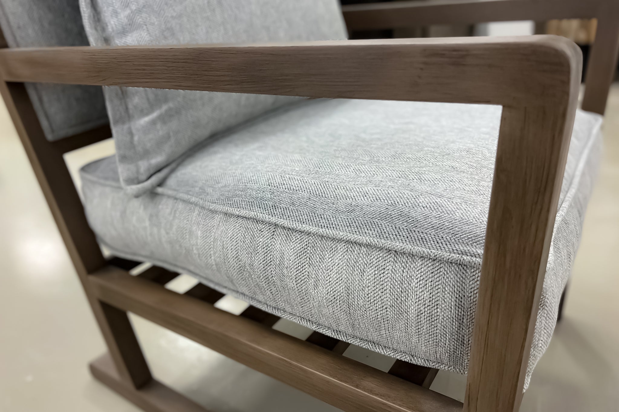 EM1269 FROST GRAY WOOD FRAME ACCENT CHAIR 33