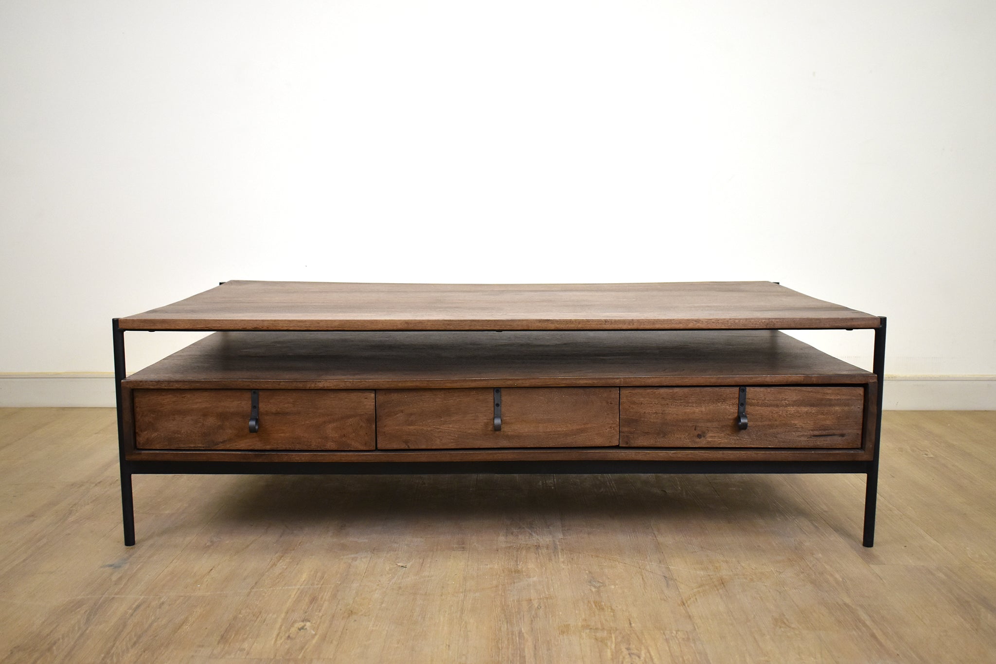 HUTTON LIVING ROOM TABLES