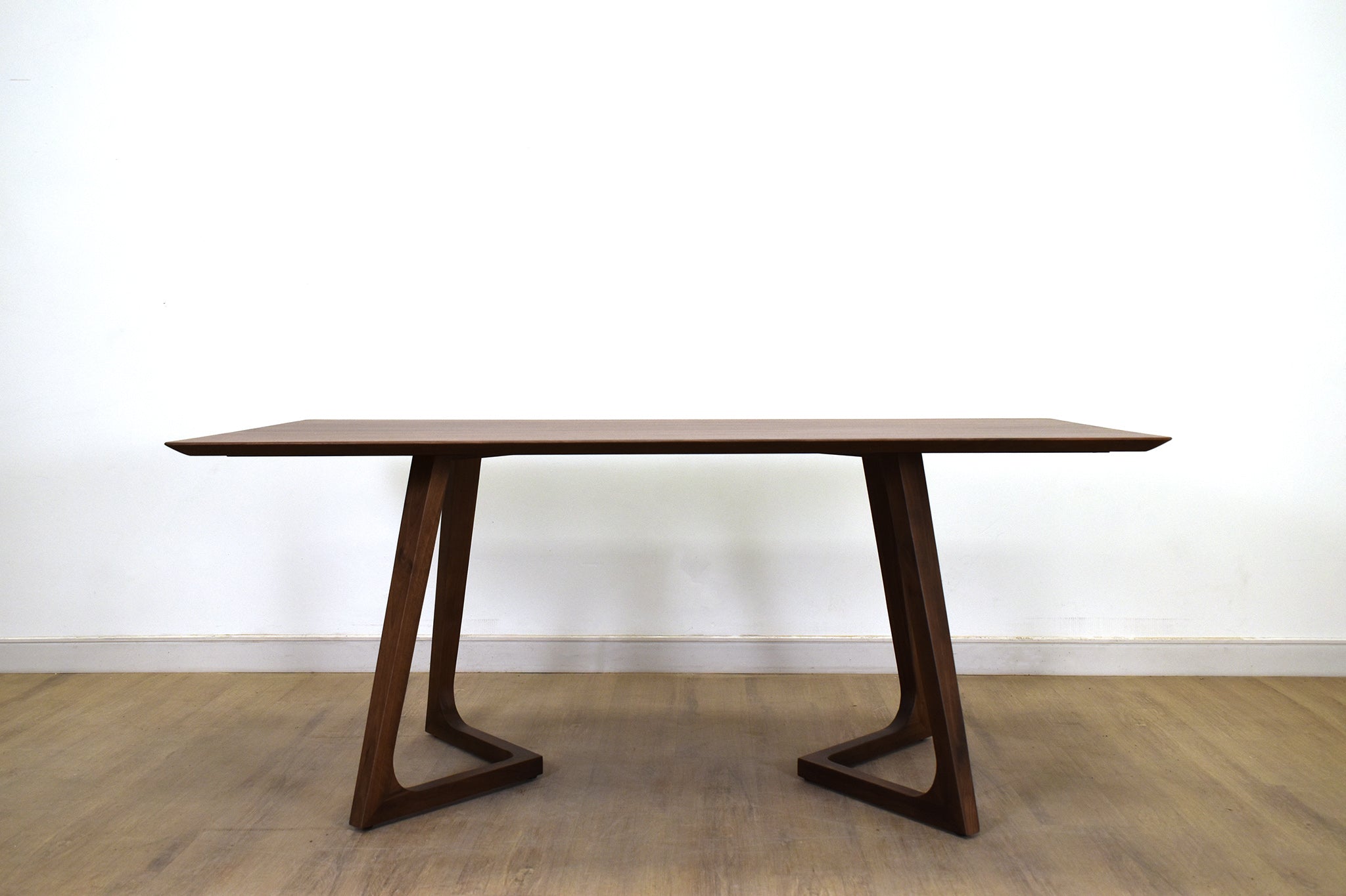 ODEN DINING TABLES