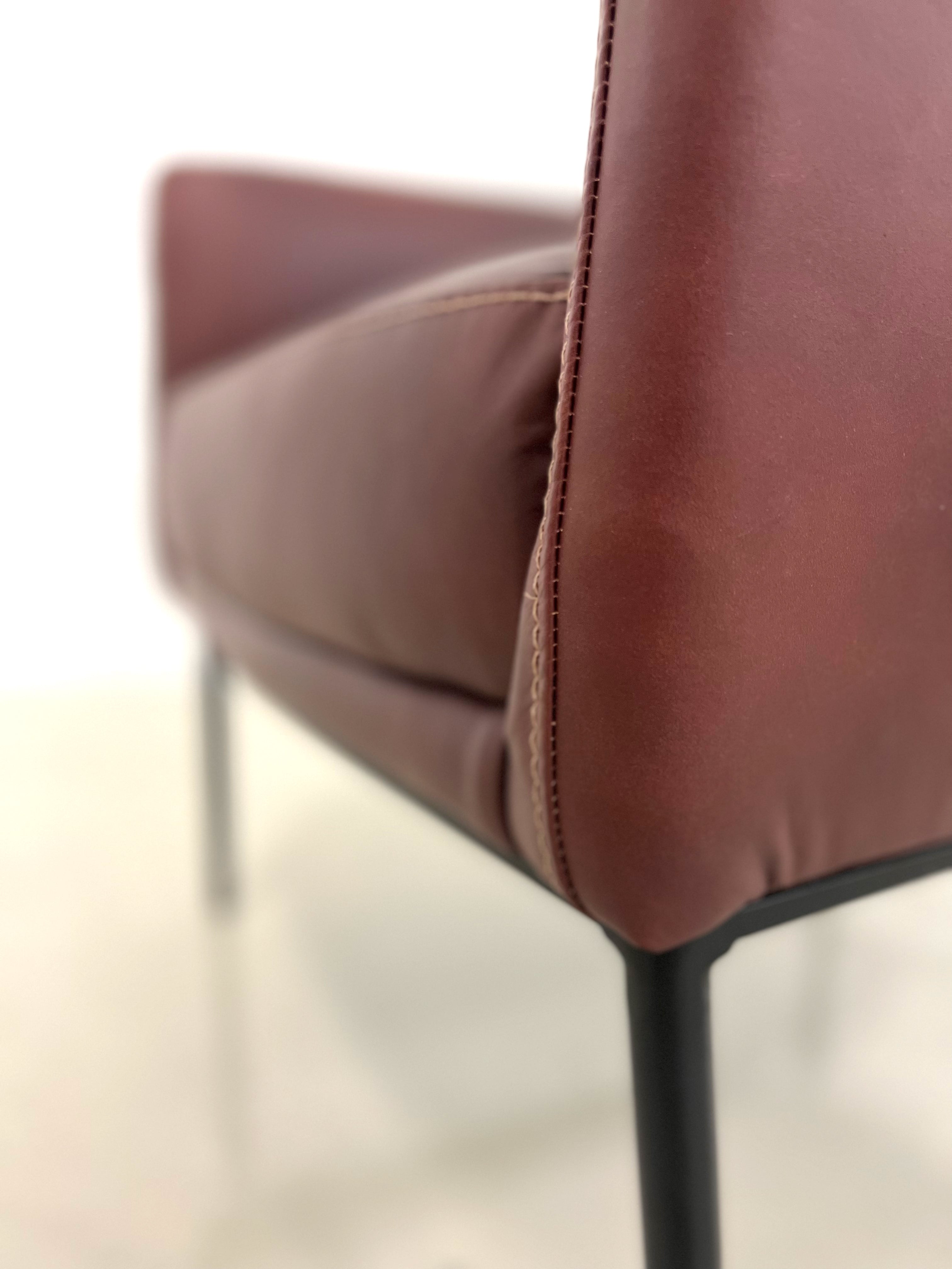 LM1067 CLUB CHAIR TOBACCO