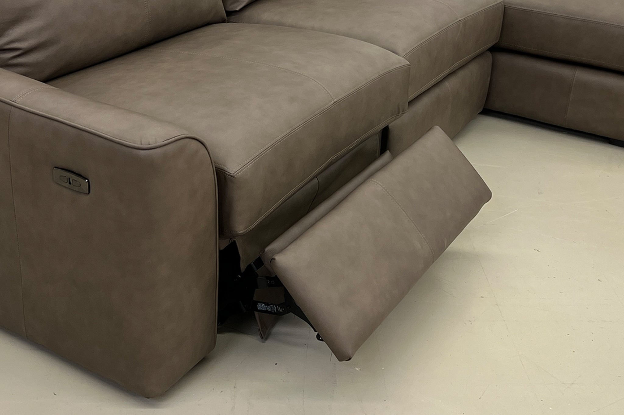 DRAKE CUSTOM LEATHER SOFAS AND SECTIONALS